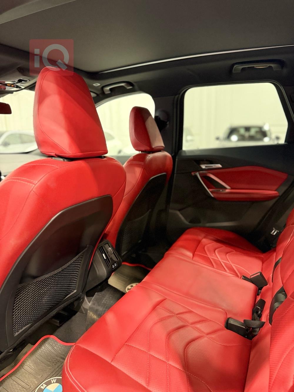 بی ئێم دەبڵیو X1